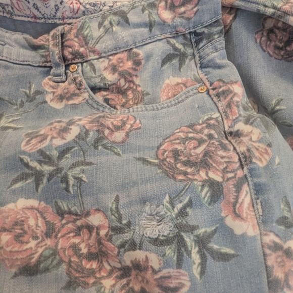 Vintage American Bestie Gratia Rose Floral Mid-Rise Stretch Denim Jeans - Picture 10 of 11